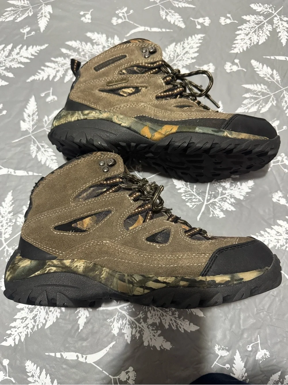 REDHEAD Men’s Size 8M Granite Waterproof Hiking Boots  Camo Worn Twice.